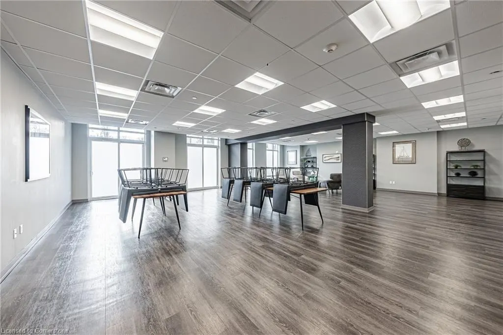 81 Robinson Street, #302
