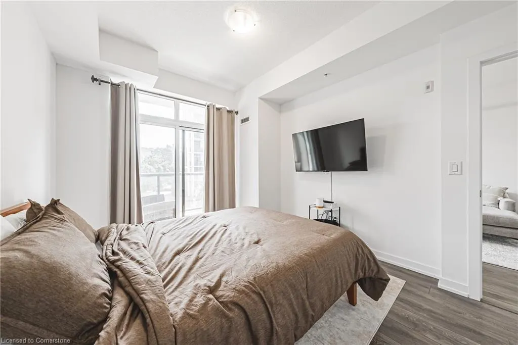 81 Robinson Street, #302