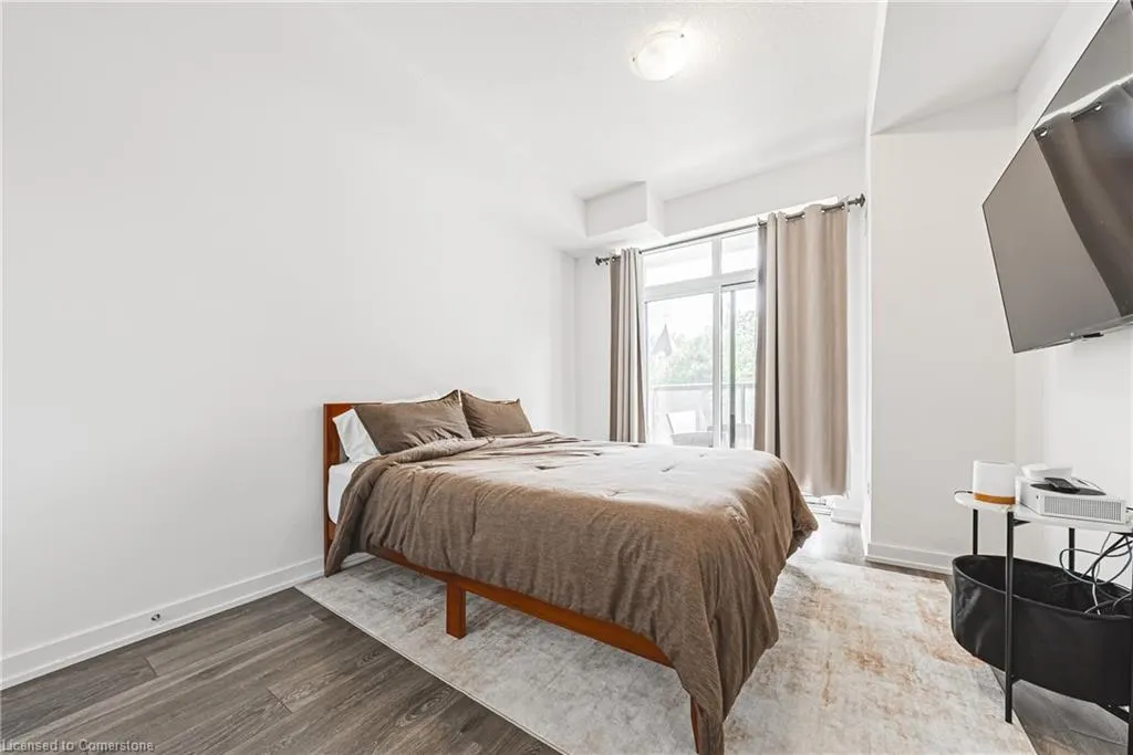 81 Robinson Street, #302