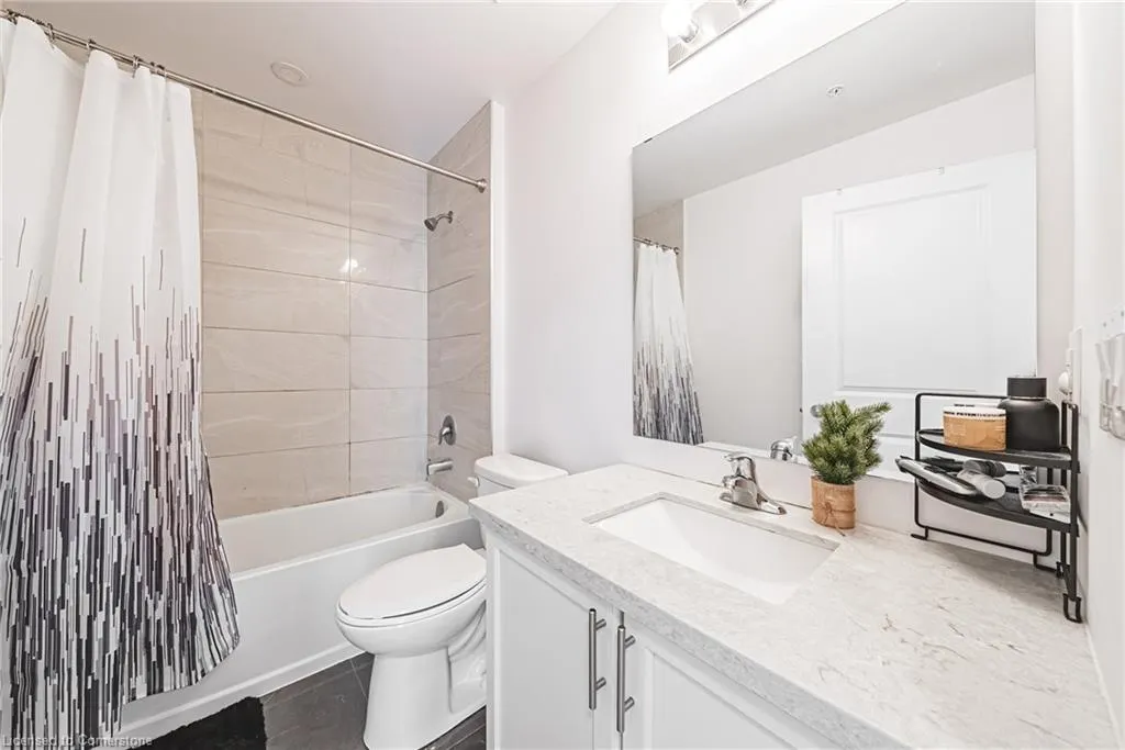 81 Robinson Street, #302