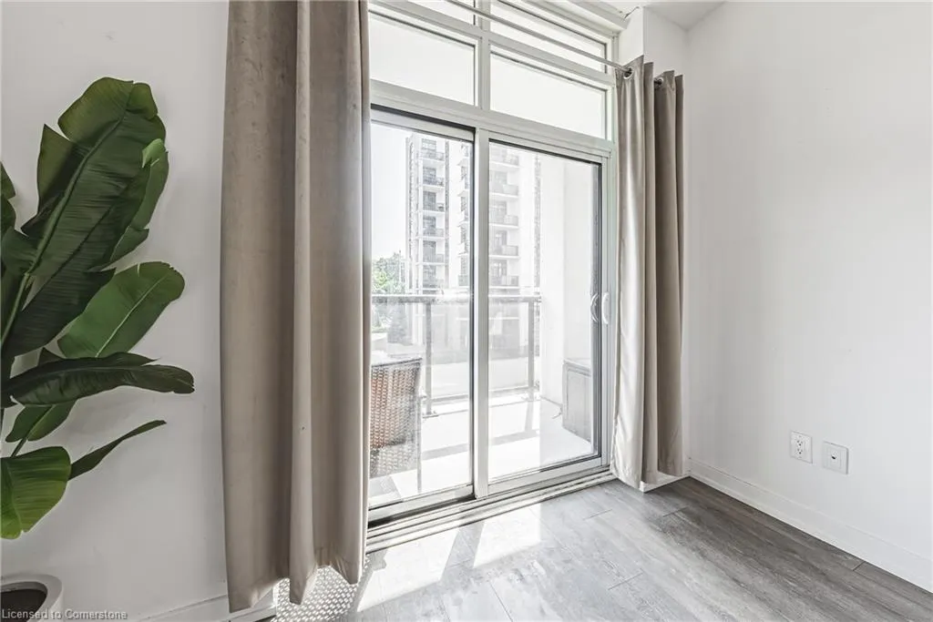 81 Robinson Street, #302
