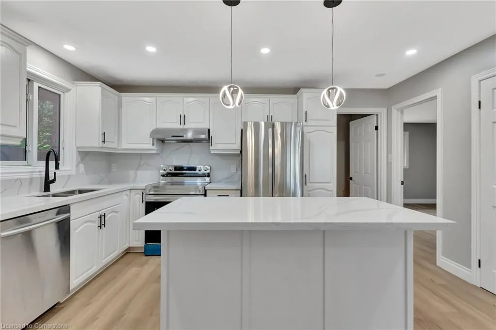 126 Highland Road W