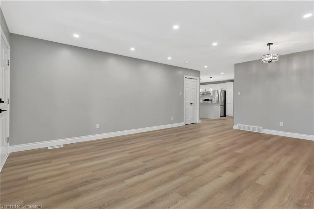 126 Highland Road W