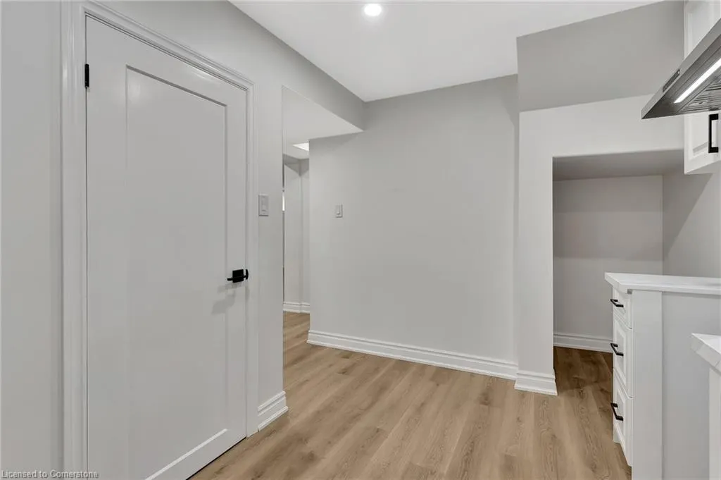 126 Highland Road W