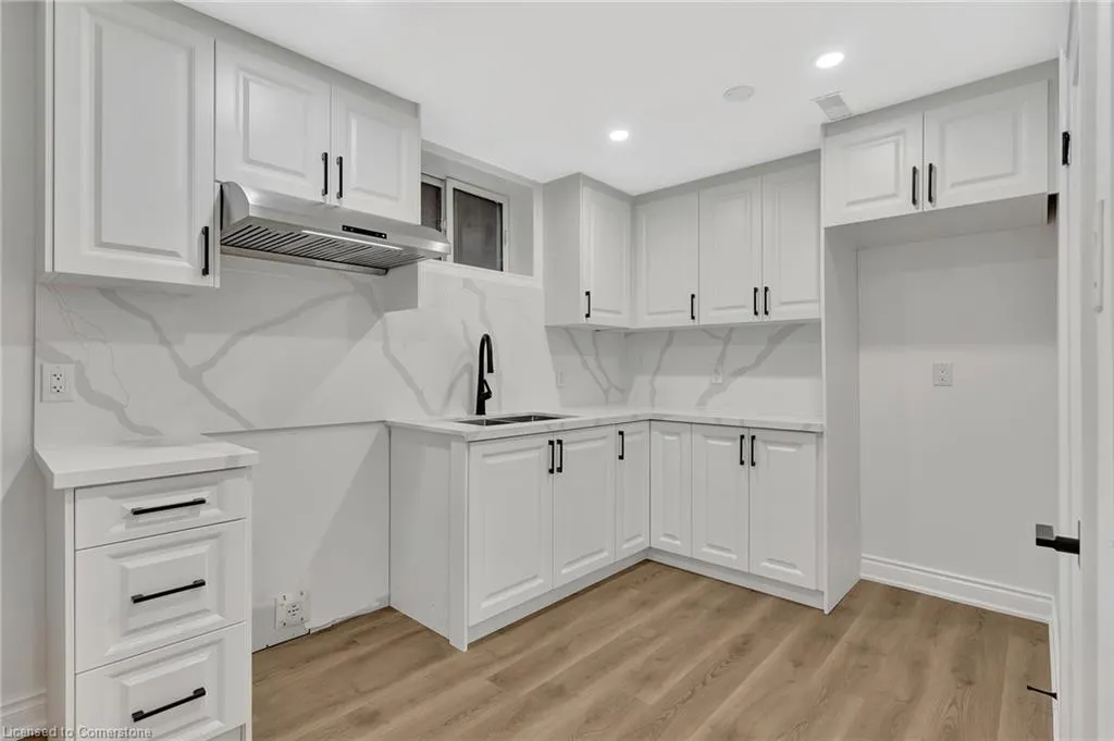 126 Highland Road W
