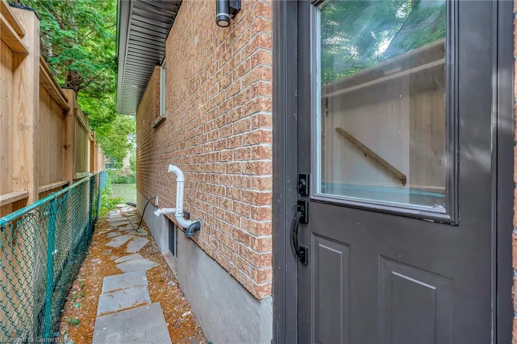 126 Highland Road W