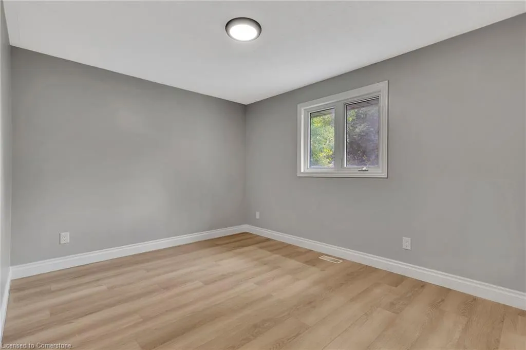 126 Highland Road W