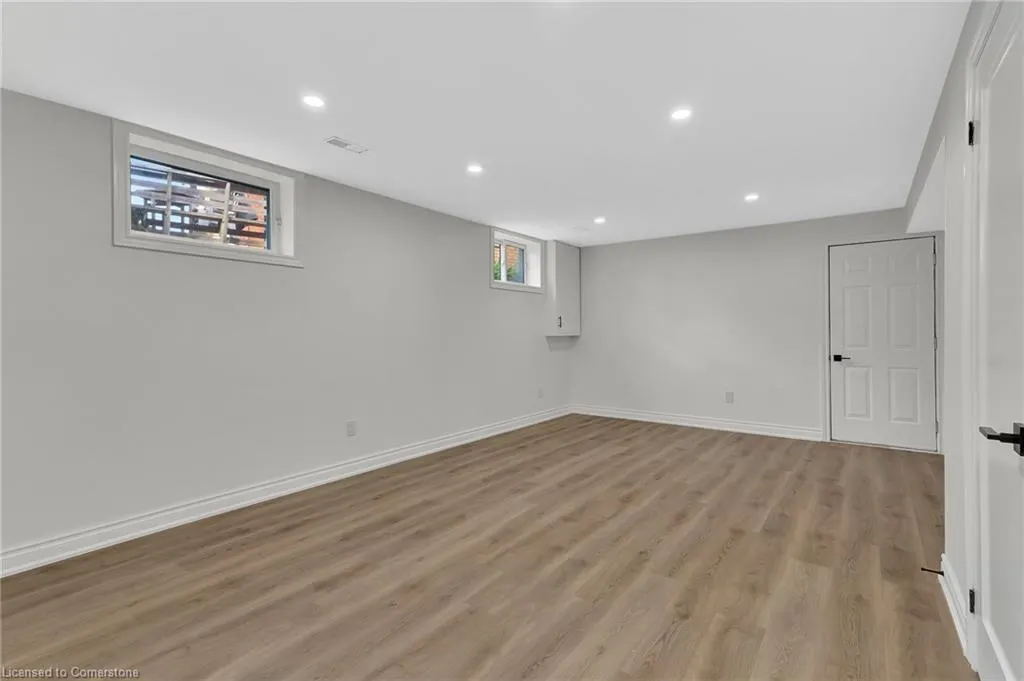 126 Highland Road W