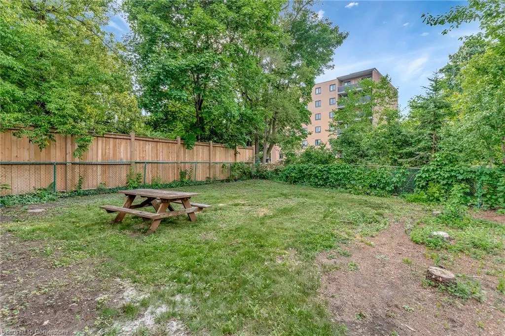 126 Highland Road W