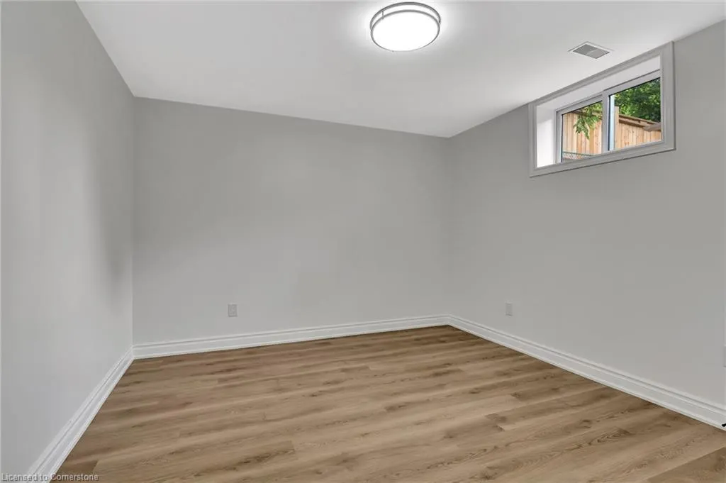 126 Highland Road W