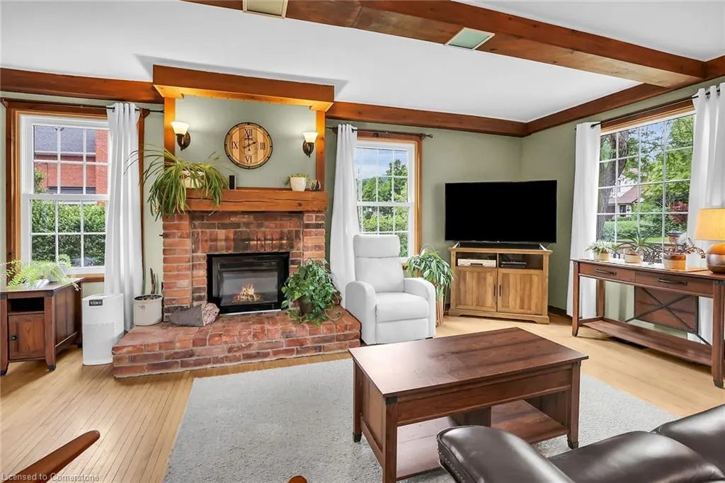 10 Maple Avenue