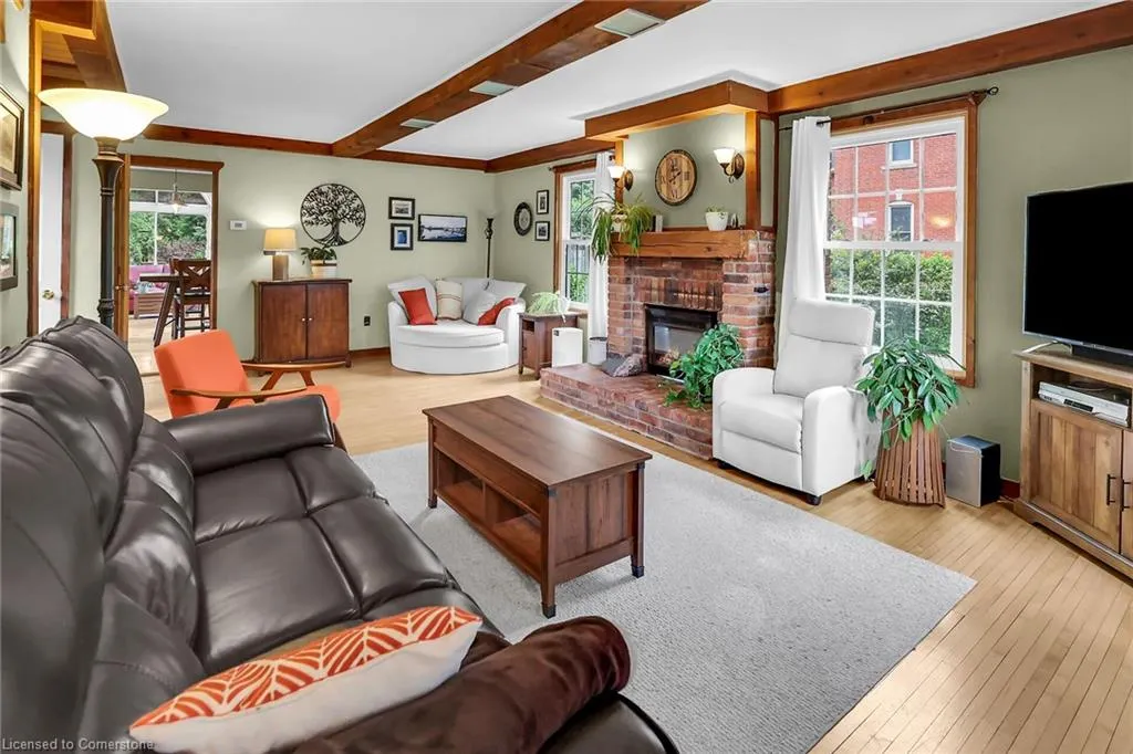 10 Maple Avenue
