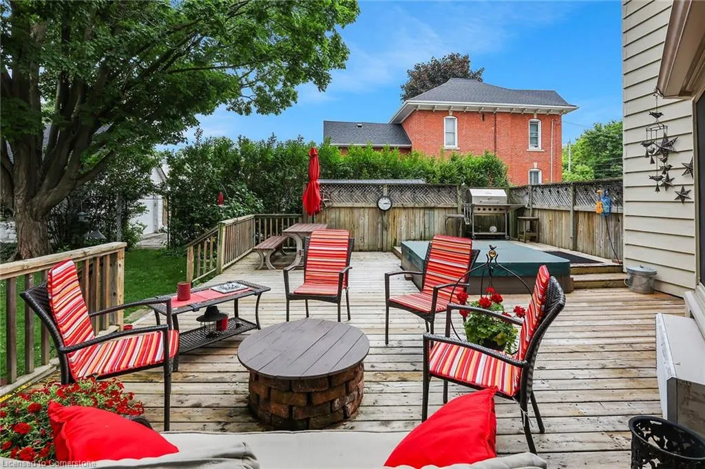 10 Maple Avenue