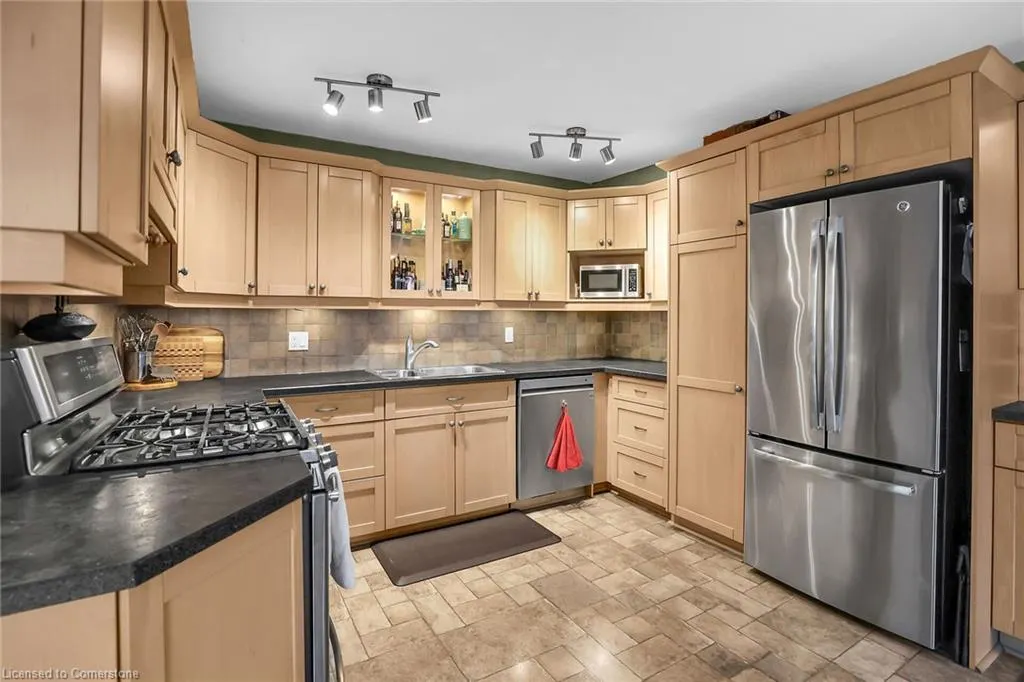10 Maple Avenue