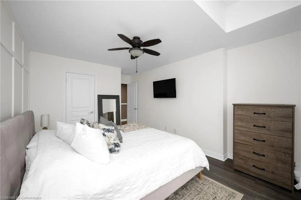215 Dundas Street E, #29
