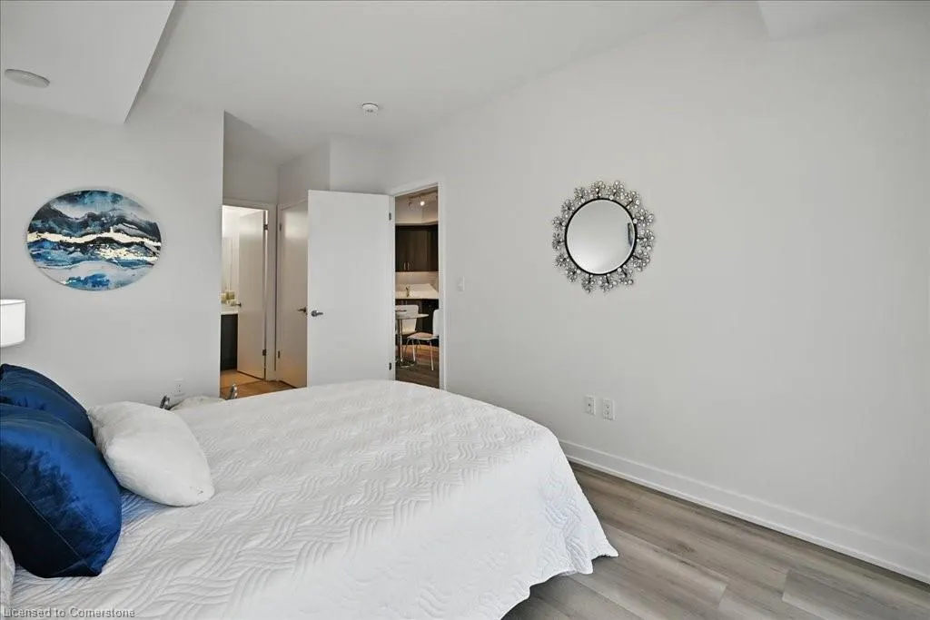 550 North Service Road, #707