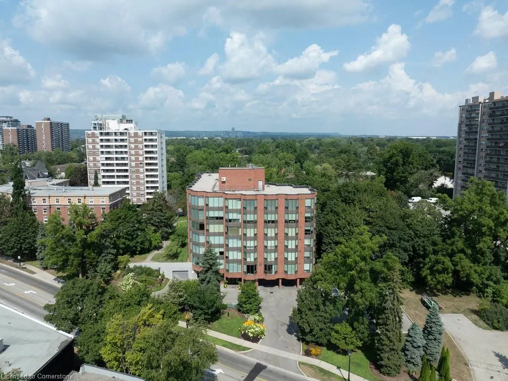 2121 Lakeshore Road, #502