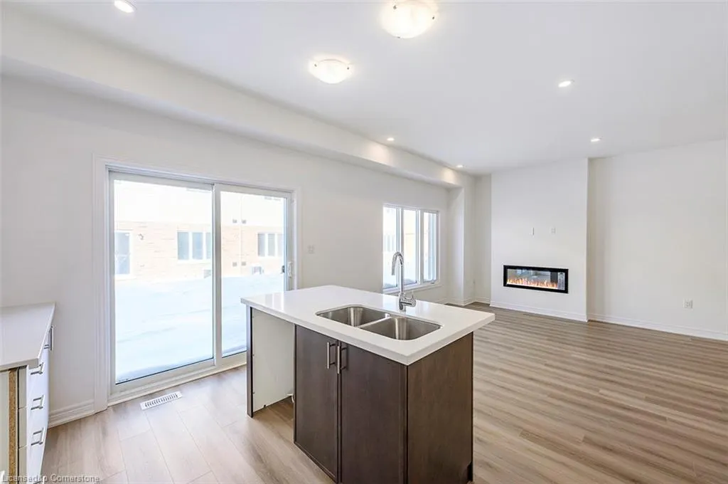 205 Thames Way, #18
