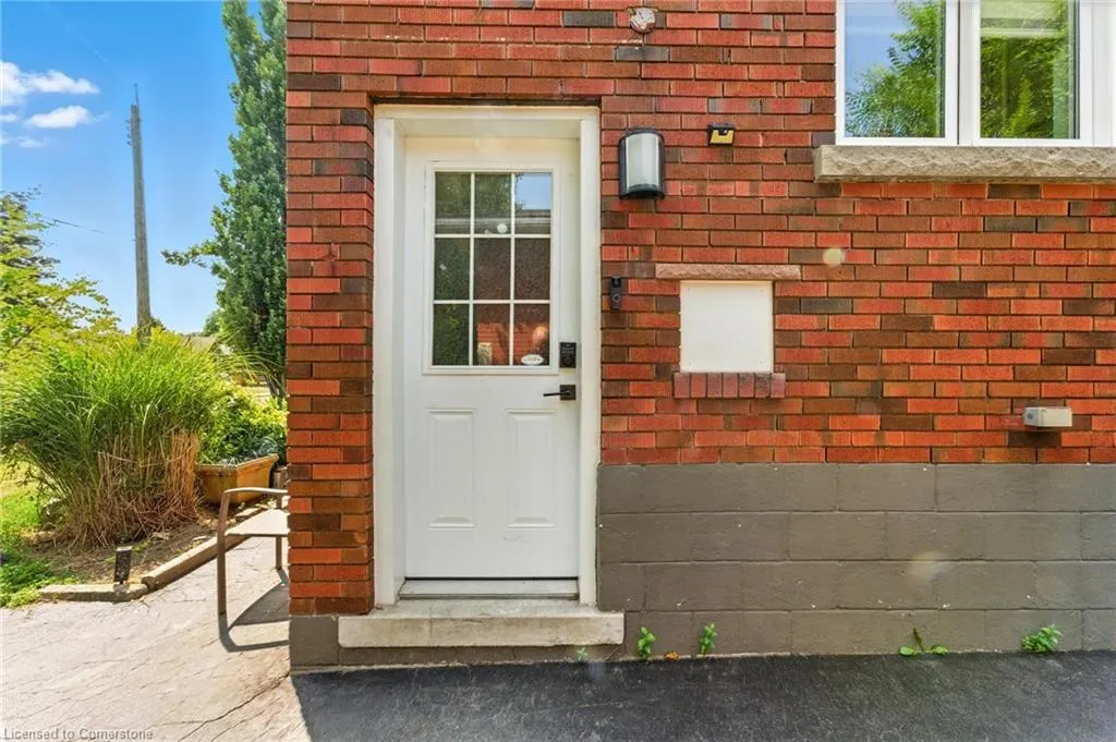 90 Toby Crescent, #Lower