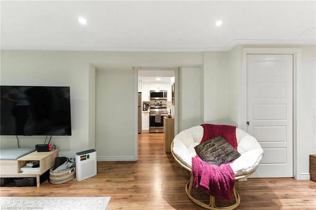 90 Toby Crescent, #Lower