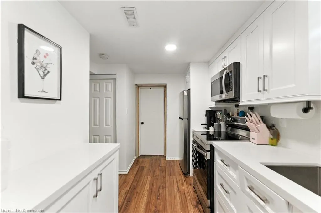 90 Toby Crescent, #Lower