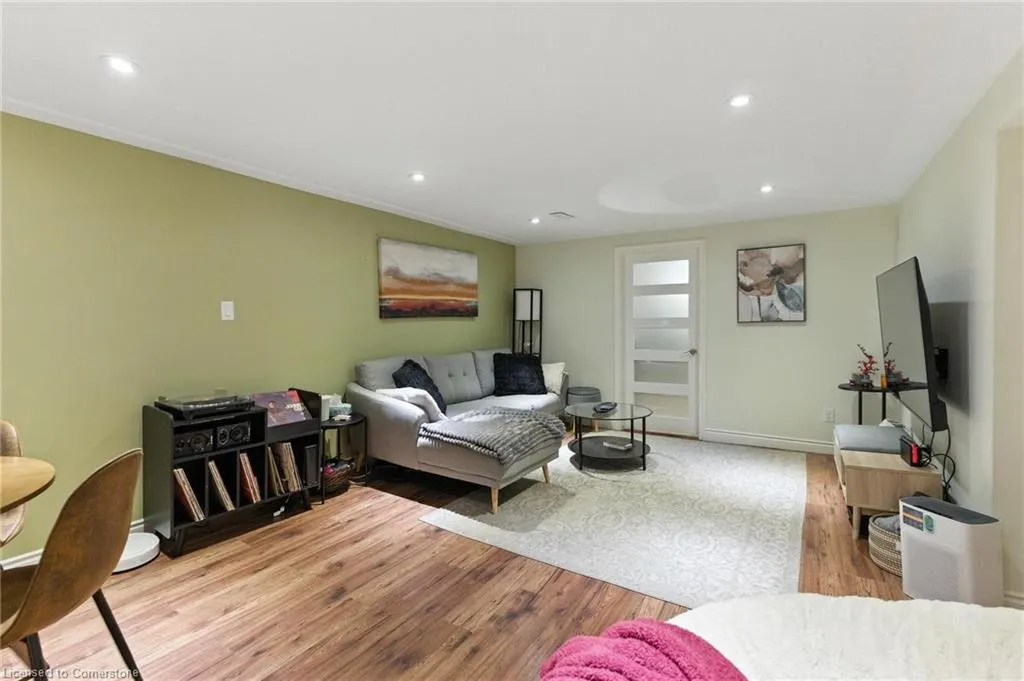 90 Toby Crescent, #Lower