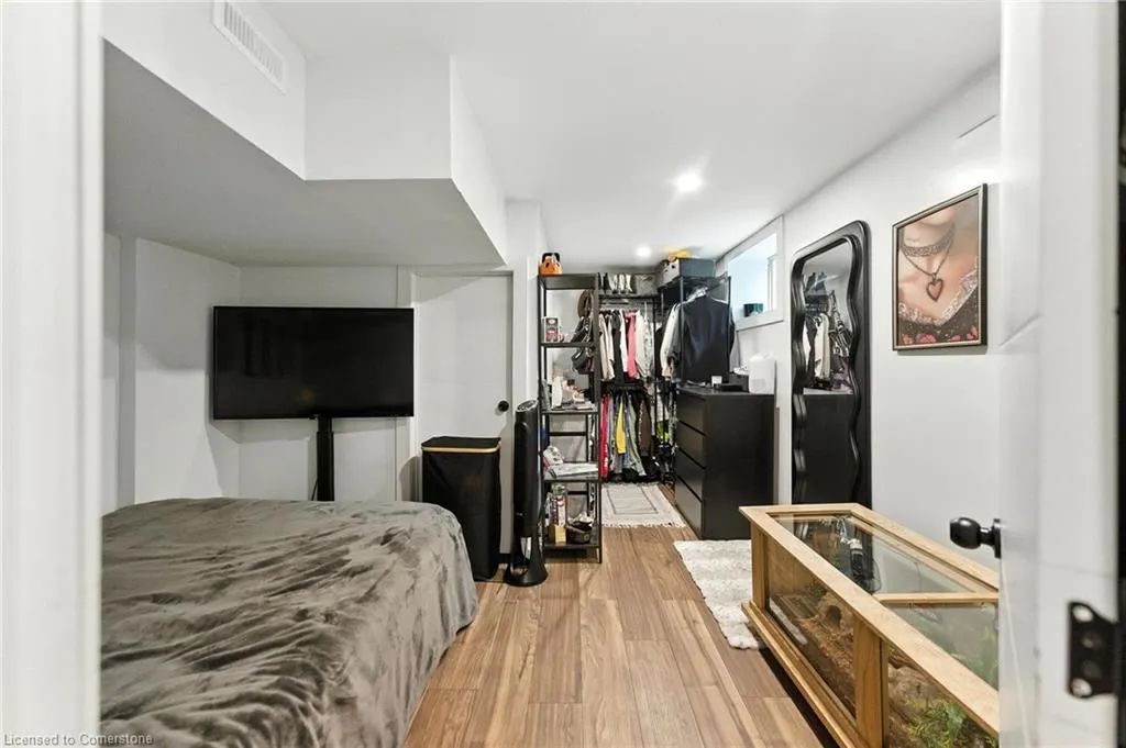 90 Toby Crescent, #Lower