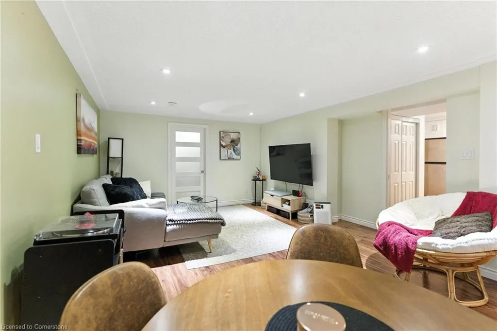 90 Toby Crescent, #Lower