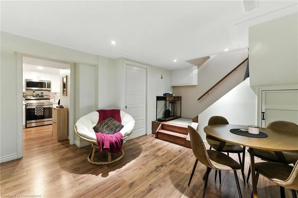 90 Toby Crescent, #Lower