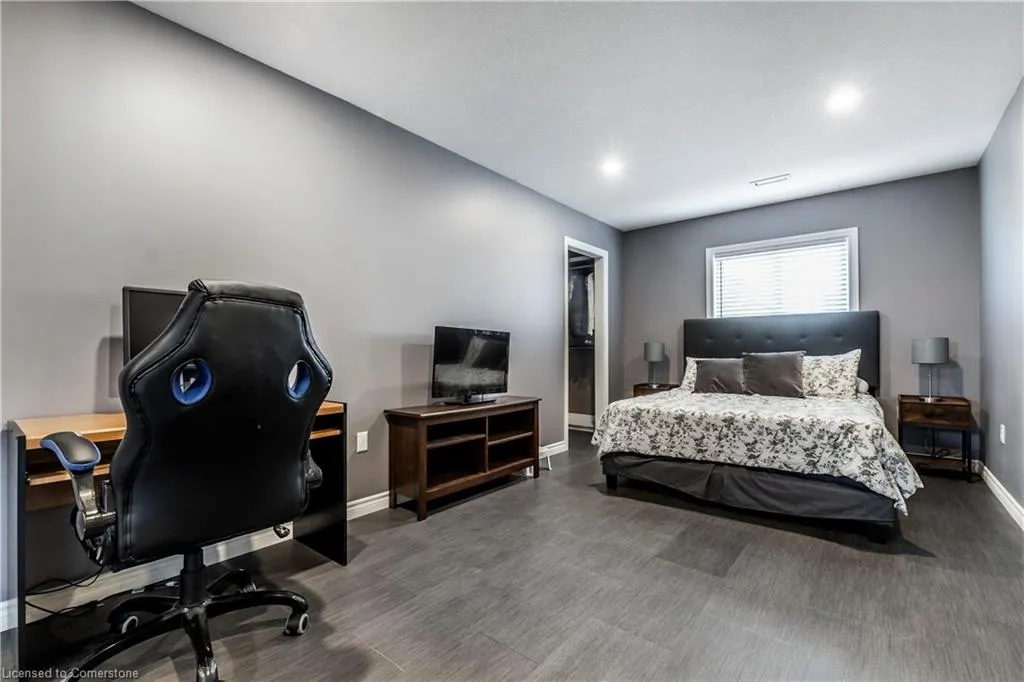 75 Sekura Crescent