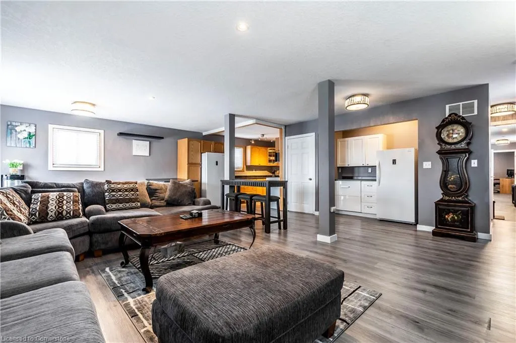 75 Sekura Crescent