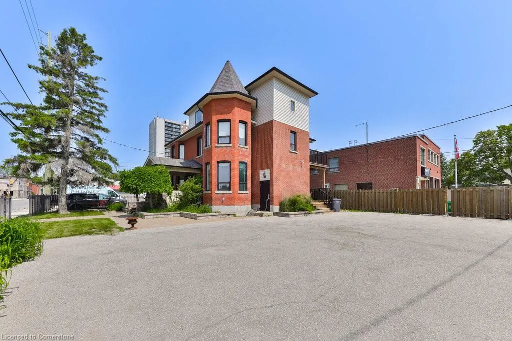15 Mississauga Road S