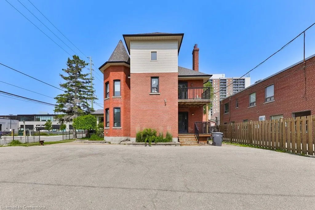 15 Mississauga Road S