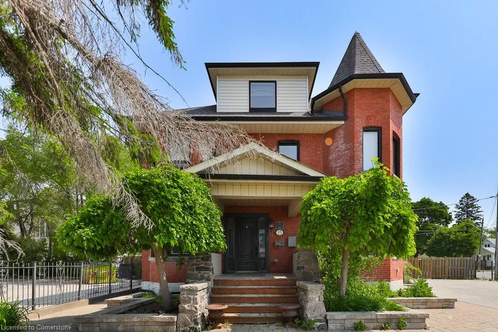 15 Mississauga Road S