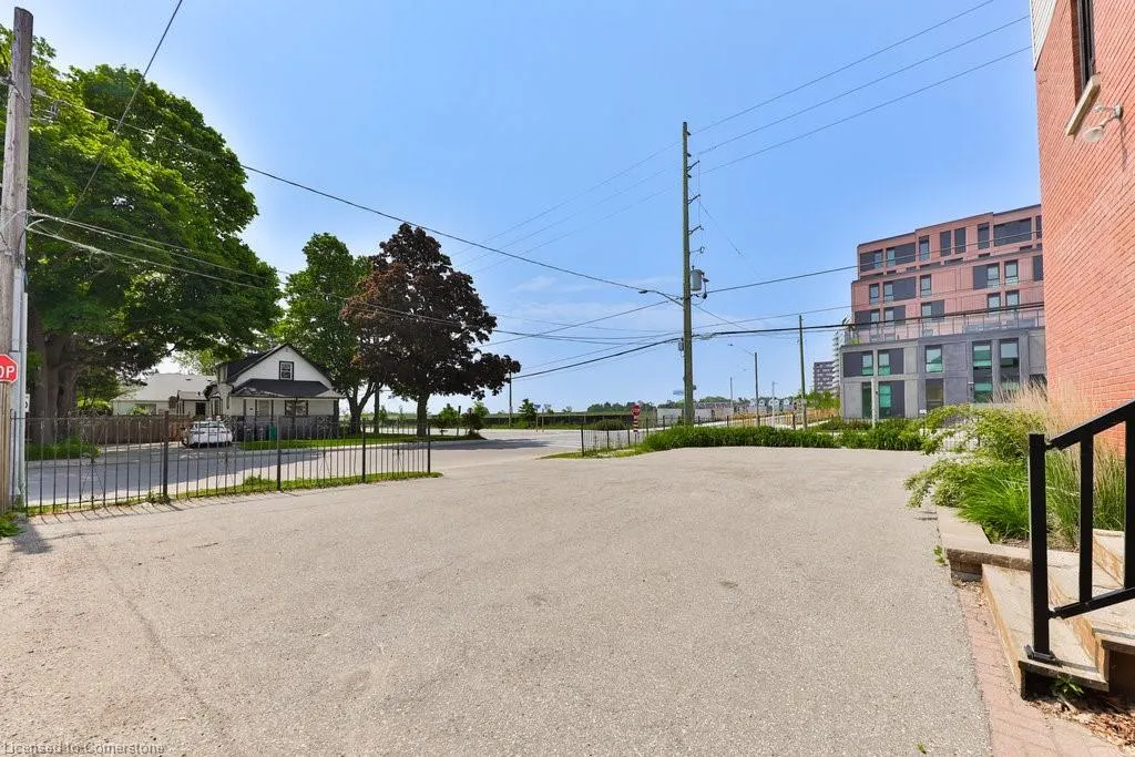 15 Mississauga Road S