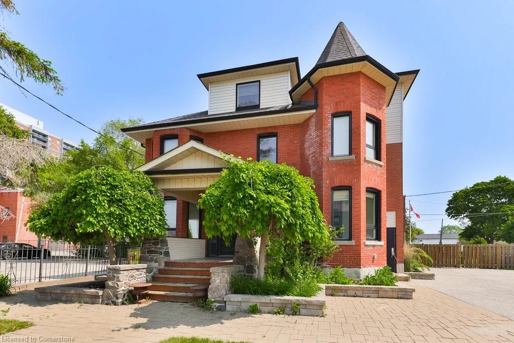 15 Mississauga Road S