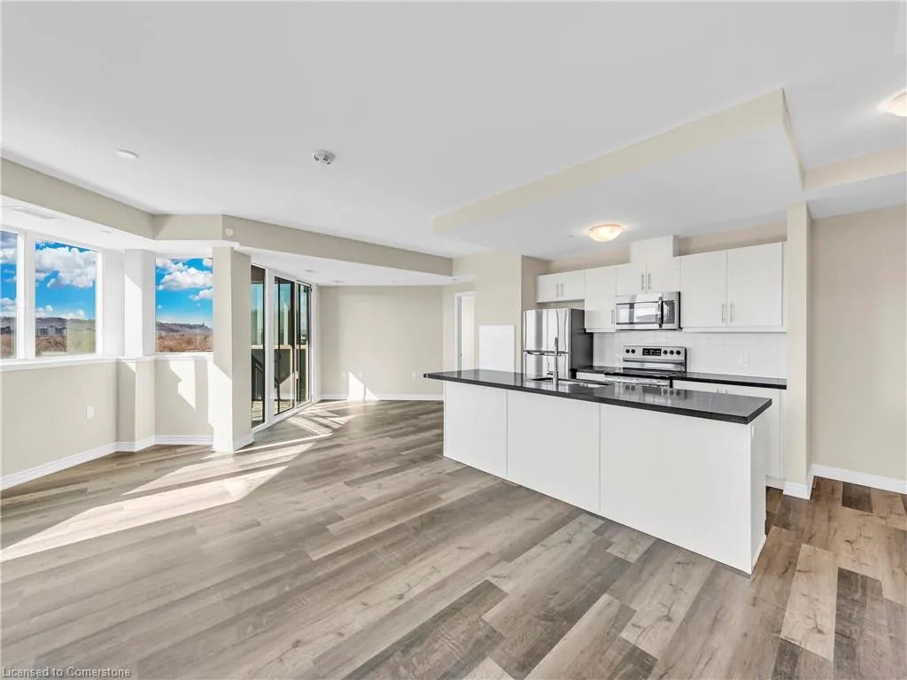 2750 King Street E, #706