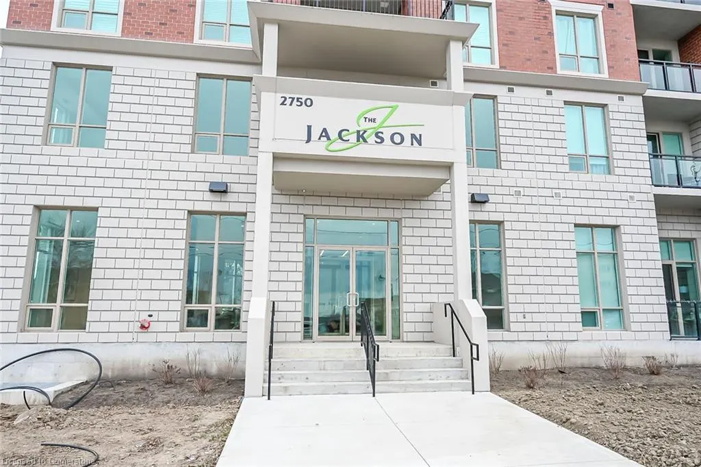 2750 King Street E, #706