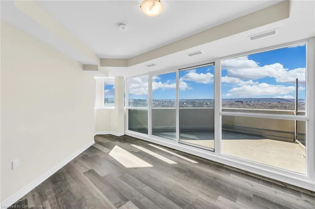 2750 King Street E, #706