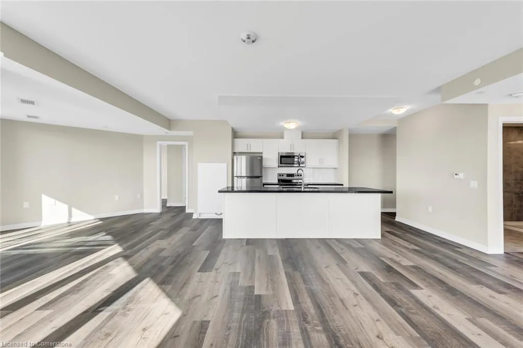 2750 King Street E, #706