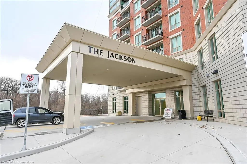 2750 King Street E, #706