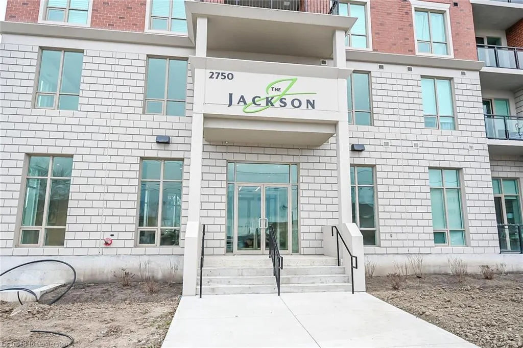 2750 King Street E, #706