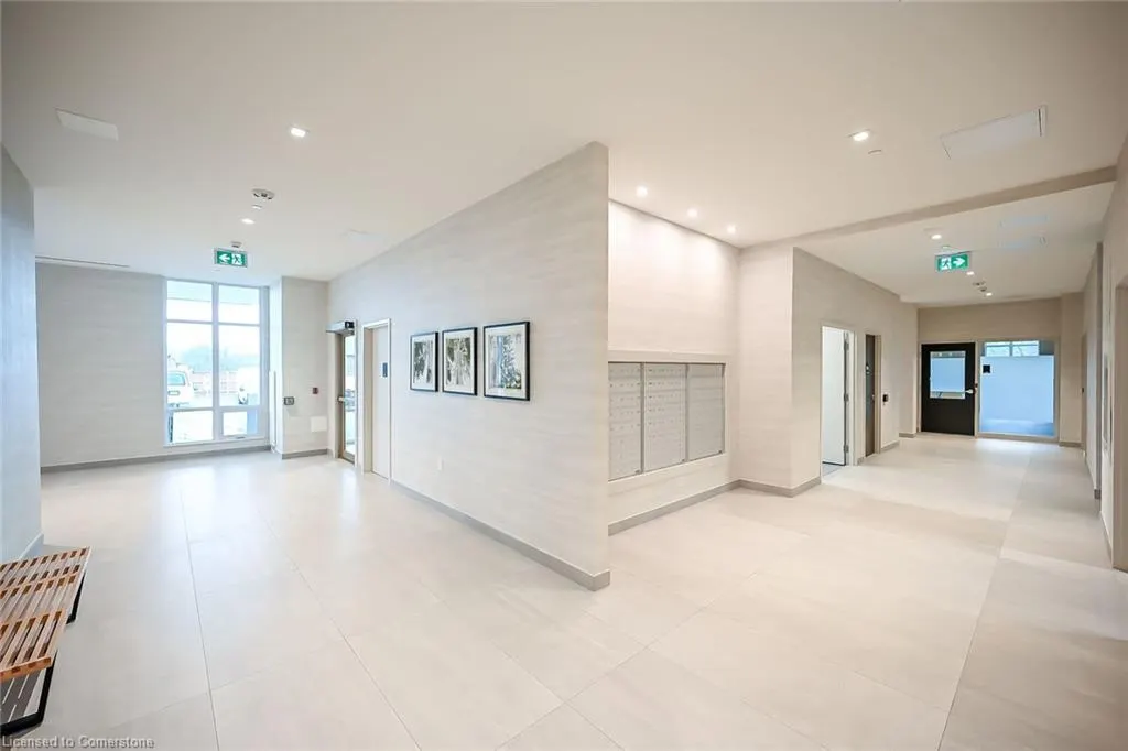 2750 King Street E, #706