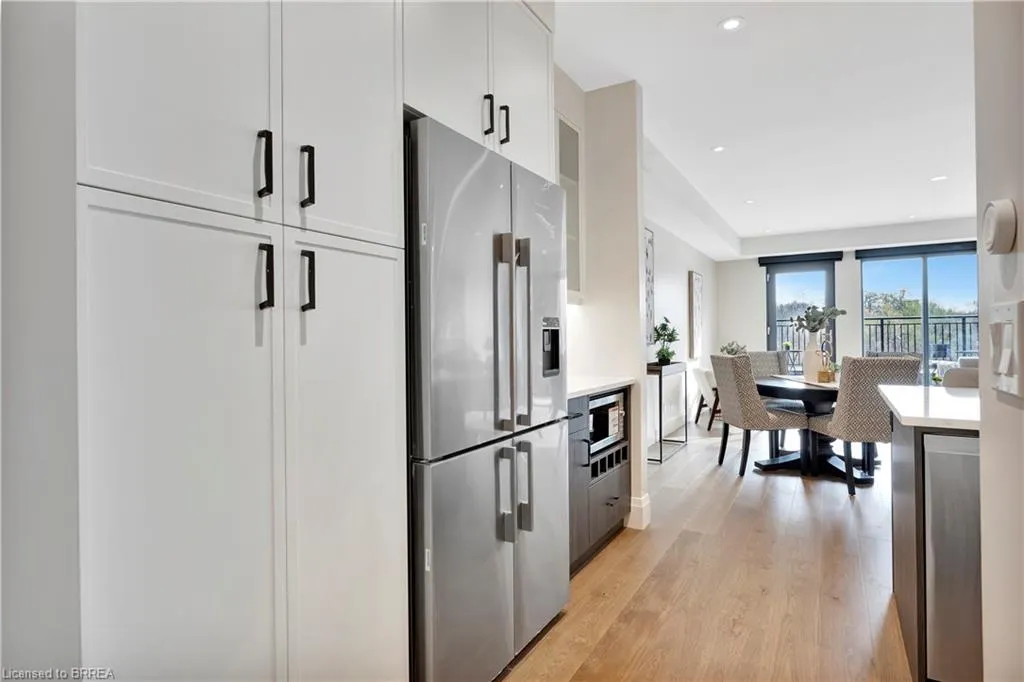 7 Grand River Street N, #204