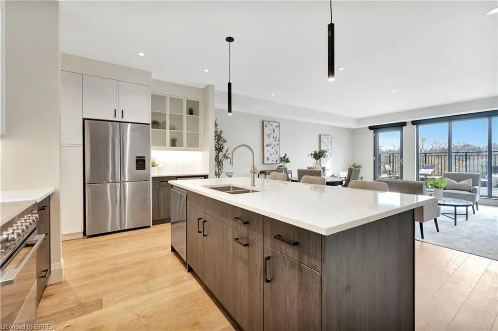 7 Grand River Street N, #204