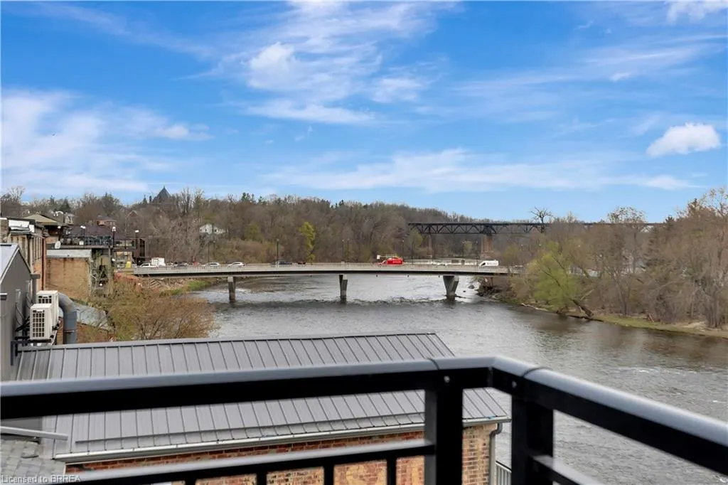 7 Grand River Street N, #204