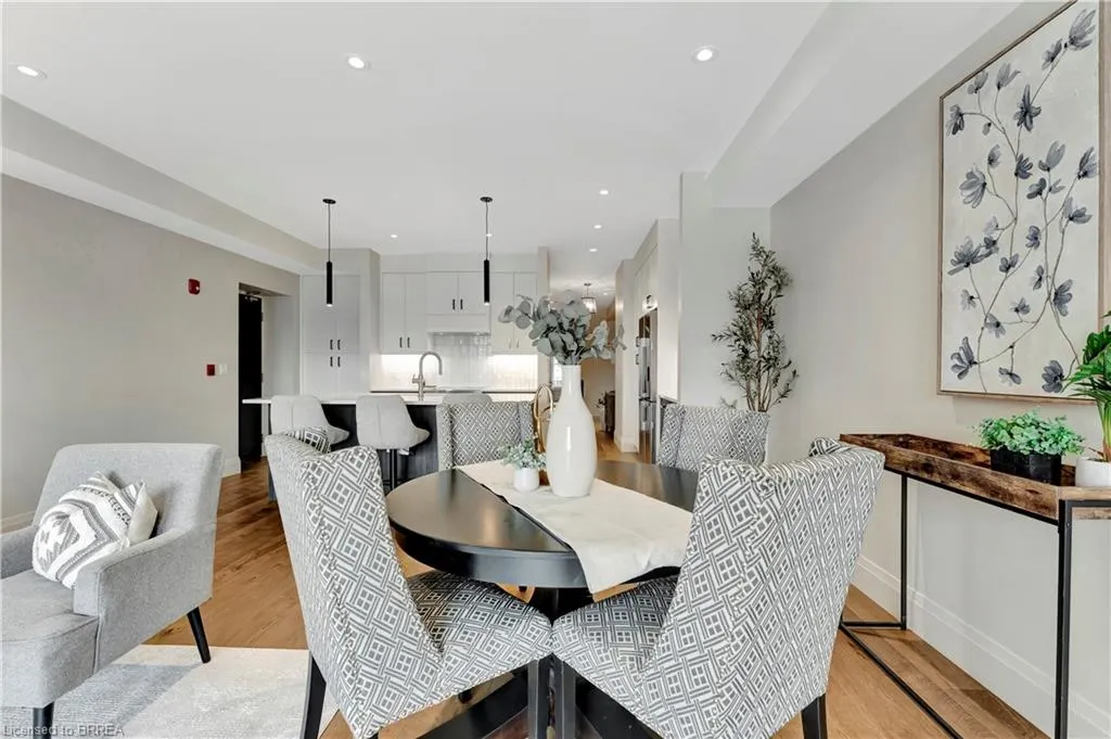 7 Grand River Street N, #204