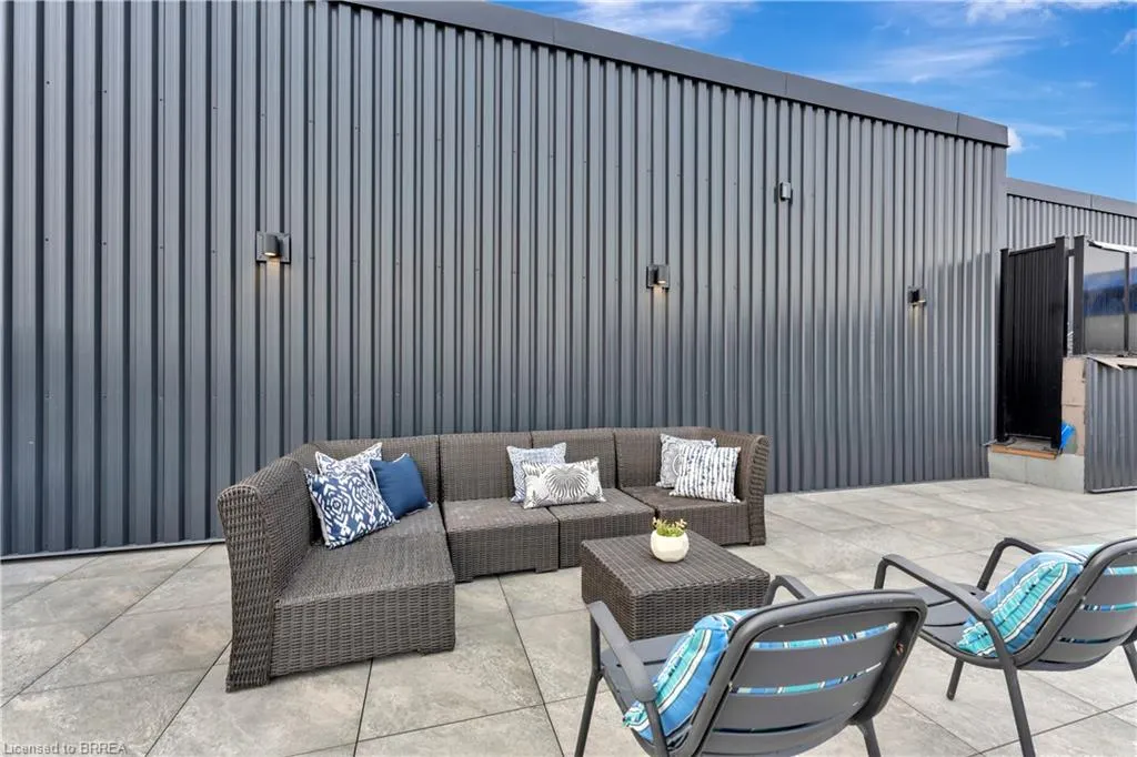7 Grand River Street N, #204