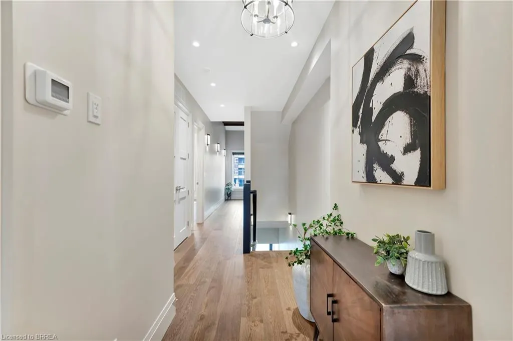 7 Grand River Street N, #204