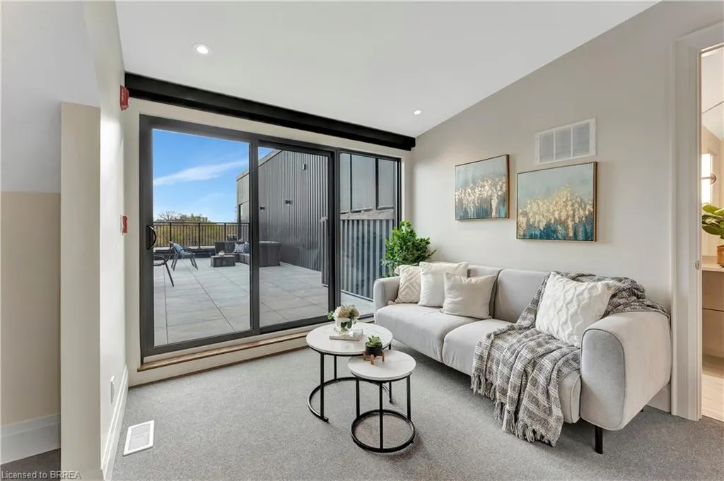 7 Grand River Street N, #204